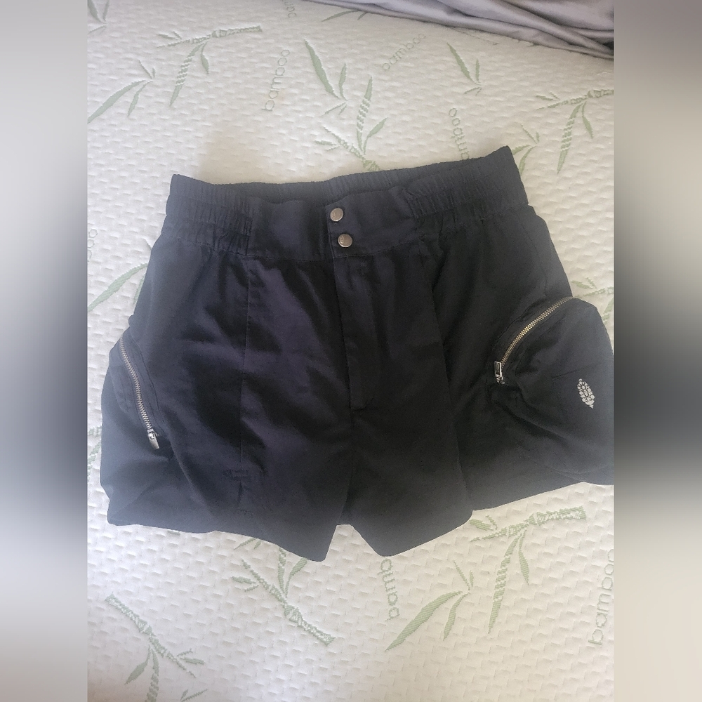 Free PEOPLE movement Women's Black Athletic Shorts - Picture 2 of 4